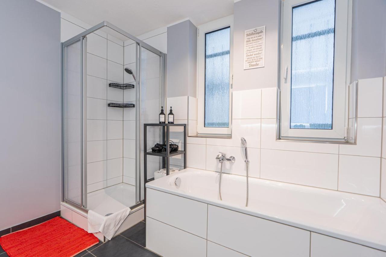 Golden Design Apartment Familie Business 6 Pers Buero Fitnessecke Naehe Messe Dus 1000 Mbit Дуйсбург Екстериор снимка